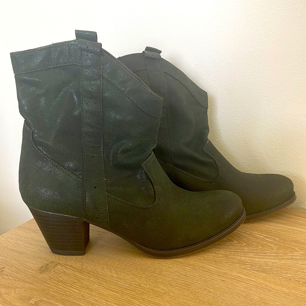 Green style & co ankle boots!